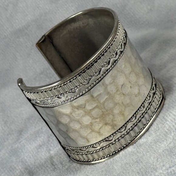 Wide Hammered Silver Tone Metal Cuff Bracelet Braided Textured Edging Boho - Picture 15 of 16